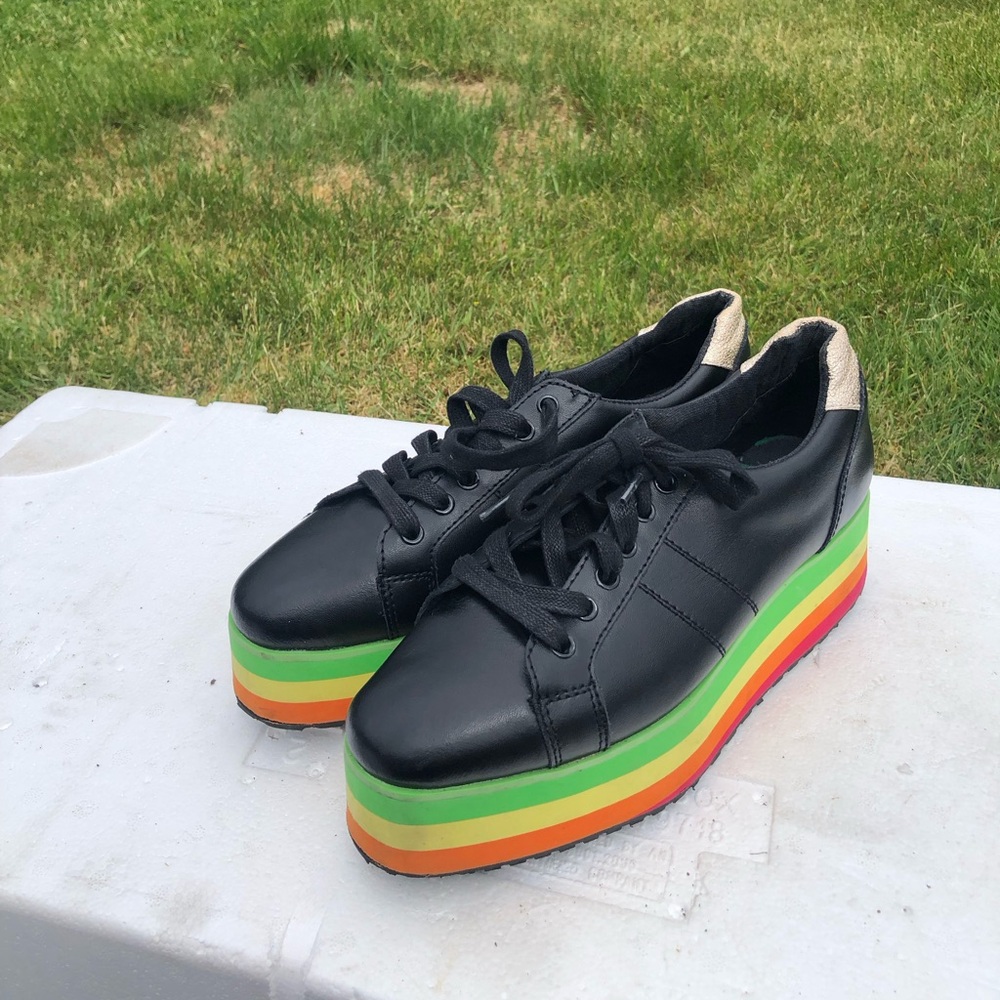 Very Volatile Women’s Rainbow White and Gray Sneakers Size 8.5